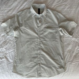 Lululemon Seersucker Light Gray Short Sleeve Button Down